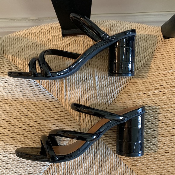 Dolce Vita Sandals - Picture 4 of 4